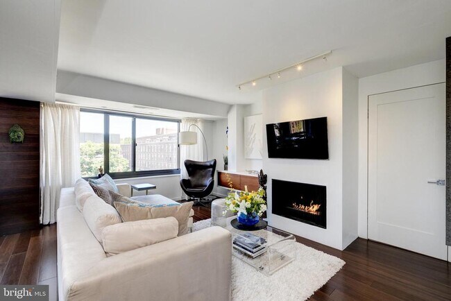 1077 30th St NW in Washington, DC - Building Photo - Building Photo