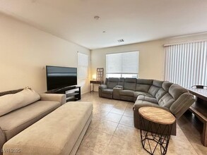 346 Andy Wheeler Dr in Henderson, NV - Building Photo - Building Photo