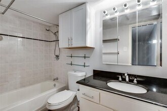 4211 Holland Ave in Dallas, TX - Building Photo - Building Photo