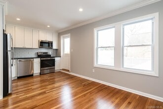 680 Willis Ave in Williston Park, NY - Building Photo - Building Photo