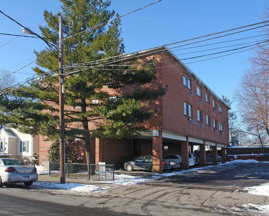 15 Victory St in Stamford, CT - Building Photo