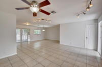 4163 NW 2nd Ct in Boca Raton, FL - Foto de edificio - Building Photo