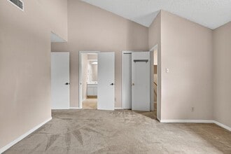 9204 Westwood Village Dr in Houston, TX - Building Photo - Building Photo