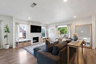 7901 Flight Ave in Los Angeles, CA - Building Photo - Building Photo