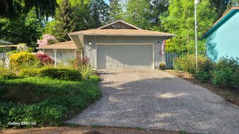 17112 SE Jade Ct in Milwaukie, OR - Building Photo
