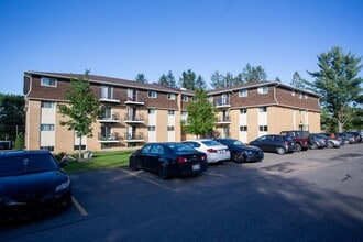 580 Montgomery St in Fredericton, NB - Building Photo - Building Photo