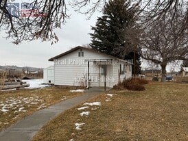 3074 W 2000 N in Vernal, UT - Building Photo