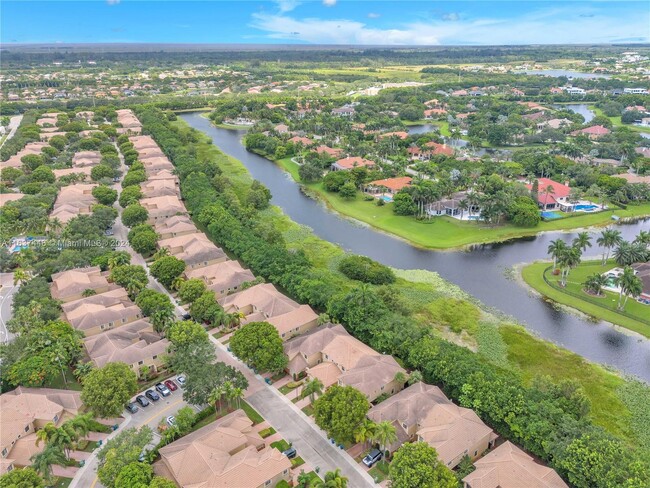 3823 Tree Top Dr in Weston, FL - Foto de edificio - Building Photo