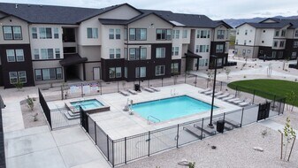 Sandstone Hills in Richfield, UT - Building Photo