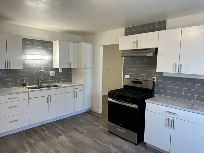 1001 N Gay St, Unit Unit 4 in Inglewood, CA - Foto de edificio - Building Photo