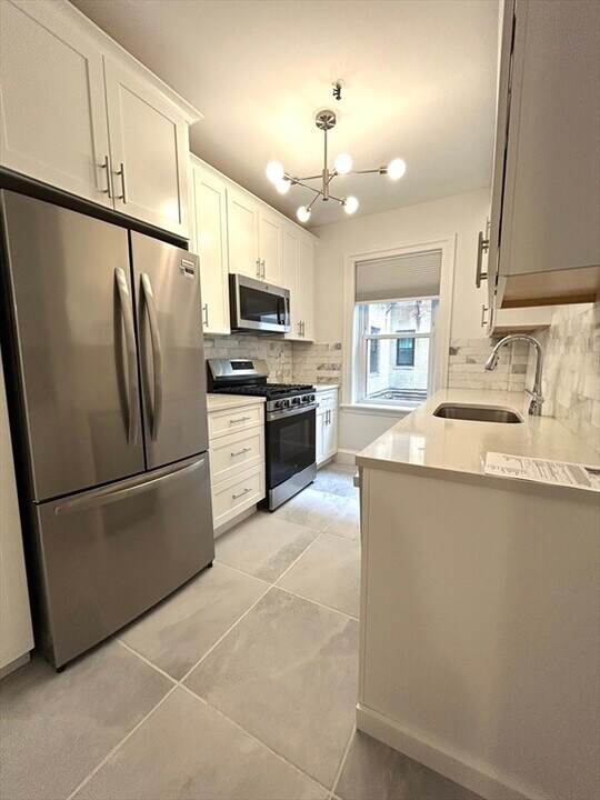 1666 Commonwealth Ave in Boston, MA - Building Photo