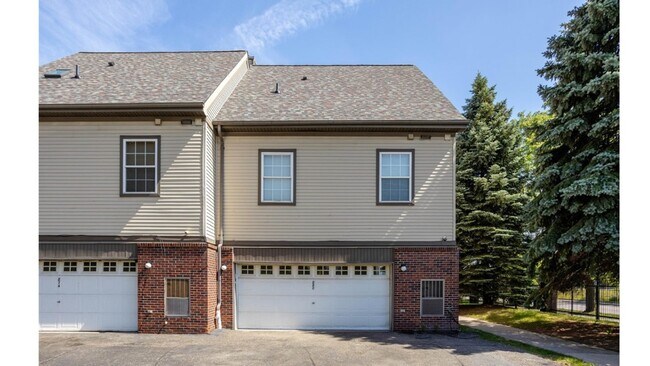 880 Seville Row in Detroit, MI - Building Photo - Building Photo