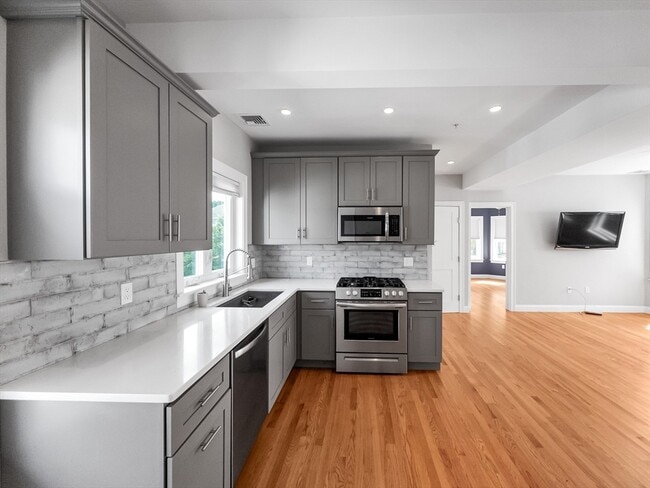 19 Iona St in Boston, MA - Building Photo - Building Photo