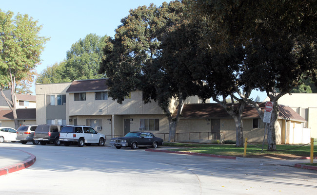 4919 E Cesar E Chavez Ave in Los Angeles, CA - Building Photo - Building Photo