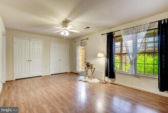 5518 Sully Lake Dr in Centreville, VA - Building Photo - Building Photo