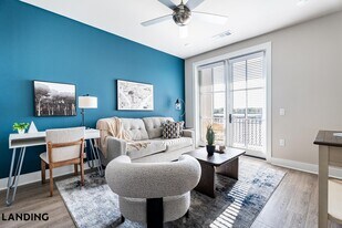 300 E Broad St, Unit 322 in Savannah, GA - Building Photo