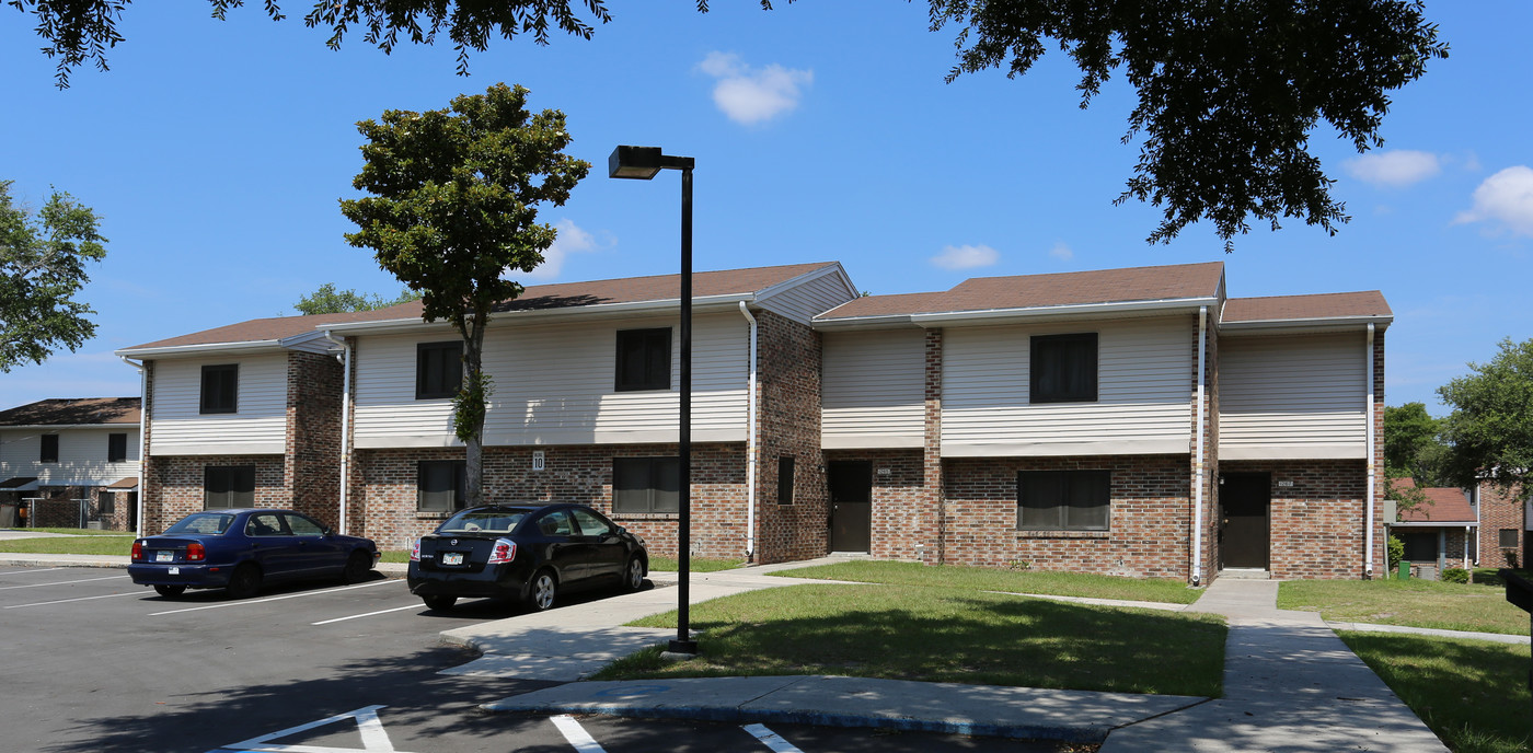 Centennial Townhouses - West in Jacksonville, FL - Foto de edificio