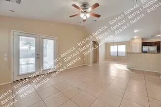 1311 E Elm Rd in San Tan Valley, AZ - Foto de edificio - Building Photo