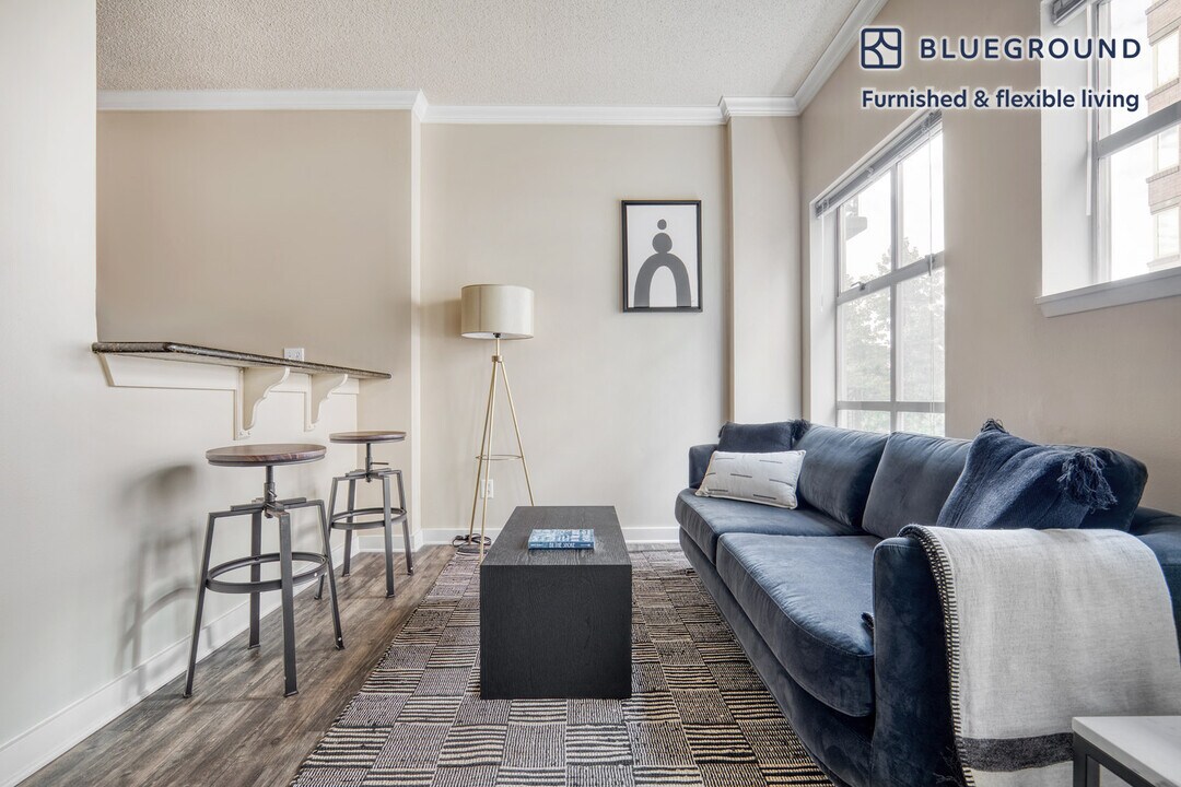 1406 Western Ave-Unit -FL6-ID200 in Seattle, WA - Building Photo
