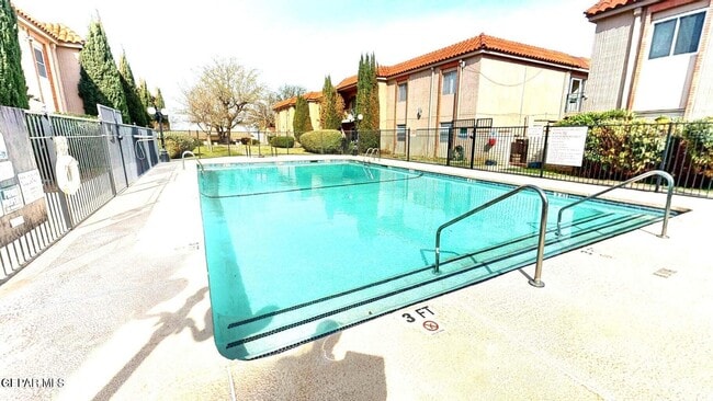 252 Shadow Mountain Dr in El Paso, TX - Foto de edificio - Building Photo