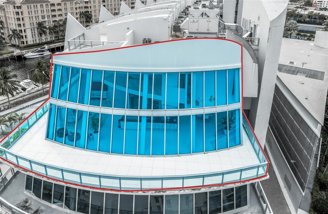 2950 NE 188th St in Aventura, FL - Foto de edificio