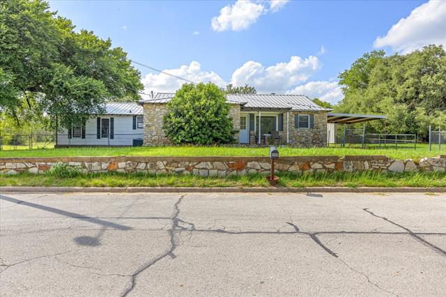 306 Litigation Ave in Glen Rose, TX - Building Photo