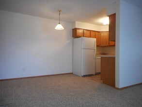 3517 Queen Dr SW-Unit -3517-4 in Cedar Rapids, IA - Building Photo - Building Photo