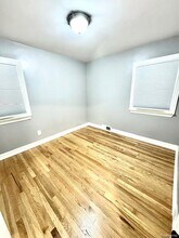 1919 W 14 Mile Rd in Royal Oak, MI - Building Photo - Building Photo