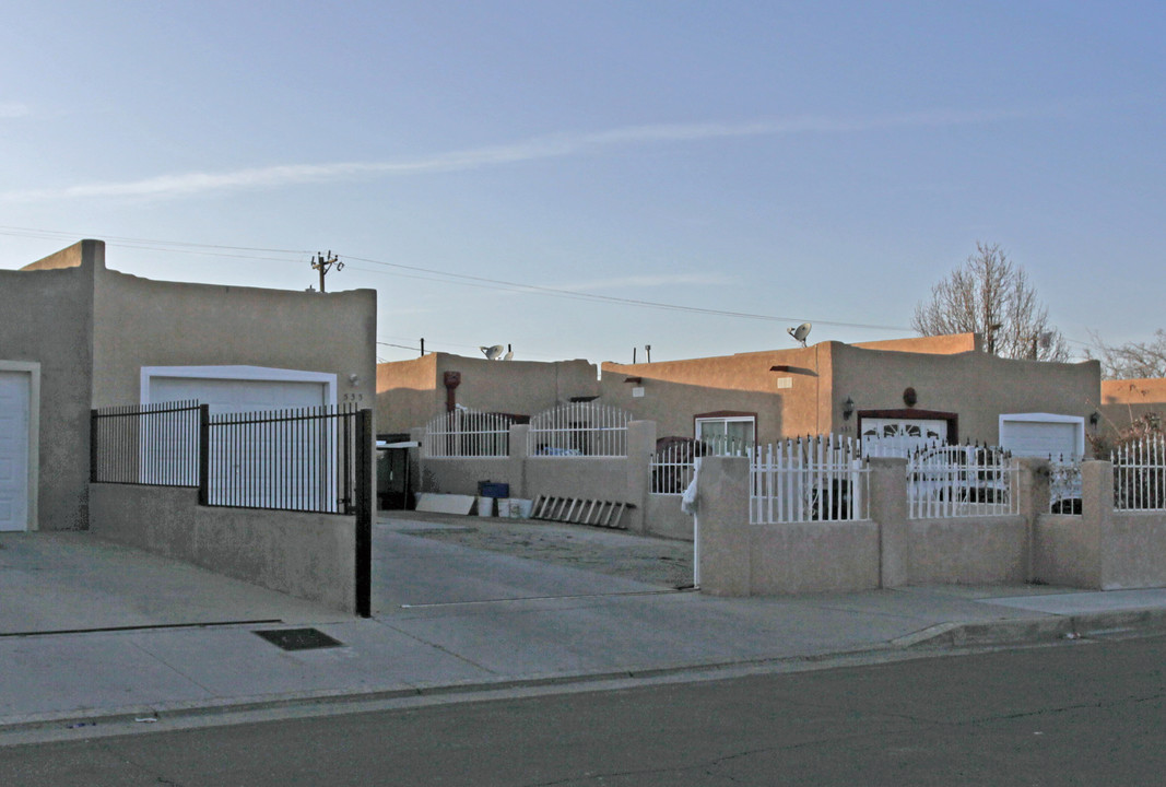 601-613 Alcazar St SE in Albuquerque, NM - Building Photo