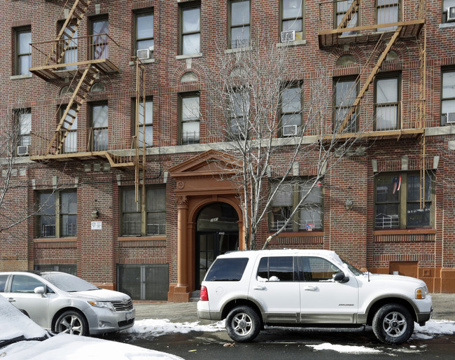 2645 Morris Ave in Bronx, NY - Foto de edificio - Building Photo