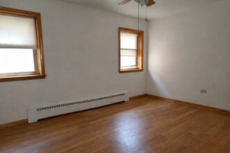 7126 W Jarvis Ave in Niles, IL - Building Photo - Building Photo