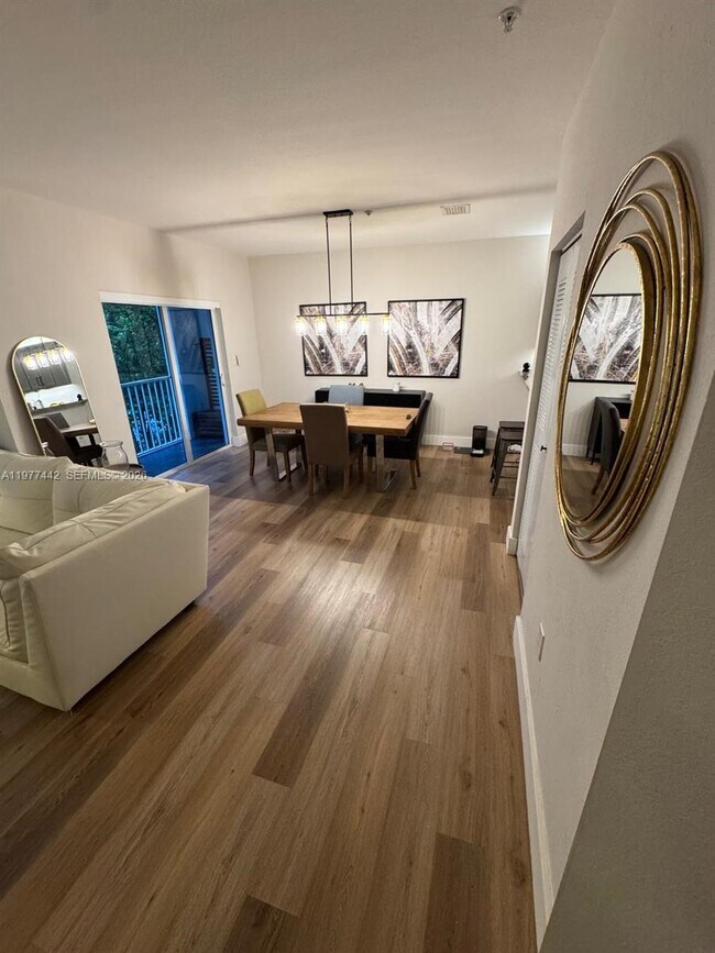 8960 NW 97th Ave in Doral, FL - Building Photo - Building Photo