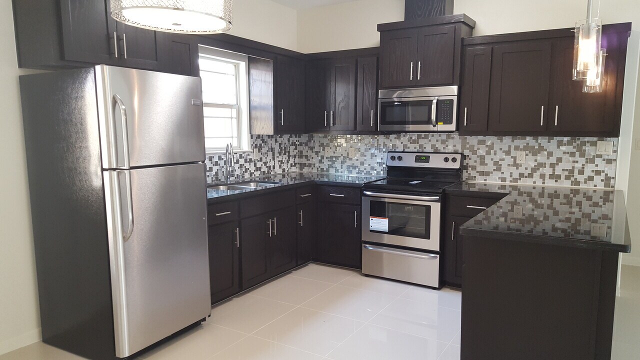 805 E Myrtle Beach Ave, Unit 2 in McAllen, TX - Foto de edificio