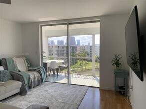 2851 Leonard Dr in Aventura, FL - Building Photo - Building Photo