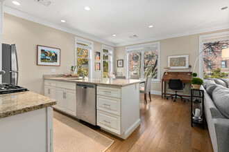 20 Englewood Ave, Unit 20 Englewood Avenue in Brookline, MA - Building Photo - Building Photo