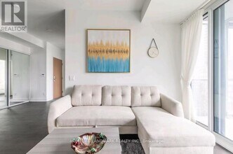7-1617 Grenville St in Toronto, ON - Building Photo - Building Photo