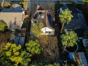 1271 N Roosevelt Ave in Fresno, CA - Foto de edificio - Building Photo