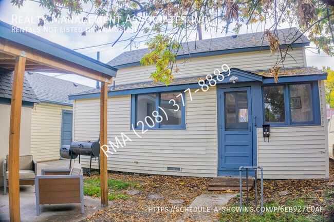 property at 712 W Franklin Rd