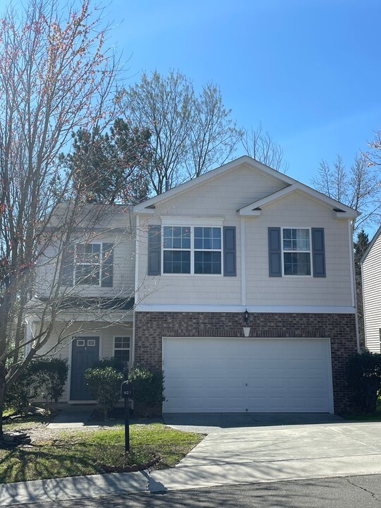 925 Spring Meadow Dr in Durham, NC - Building Photo