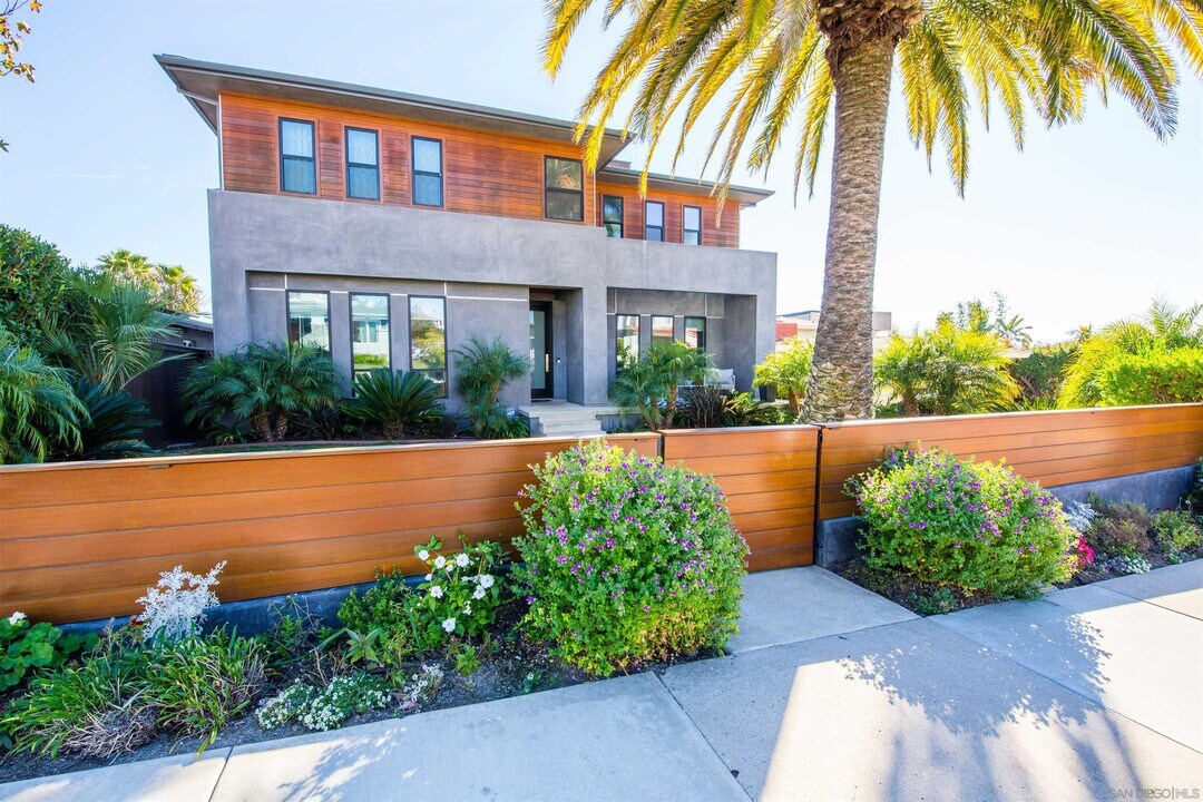 765 Van Nuys St in San Diego, CA - Foto de edificio