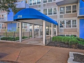 210 N 17th St in St. Louis, MO - Building Photo