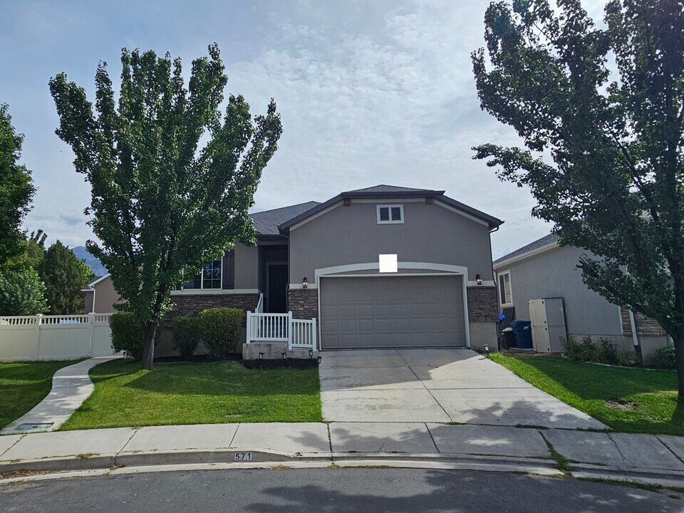 571 S 360 East Cir in American Fork, UT - Foto de edificio
