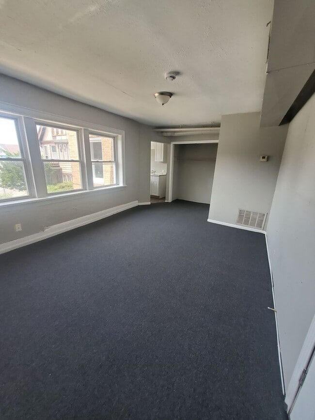 2214-2220-2220 W Hopkins St