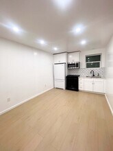 4913-4912 Lynnfield St in Los Angeles, CA - Building Photo - Building Photo