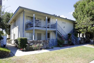2322 W Greenacre Ave in Anaheim, CA - Building Photo