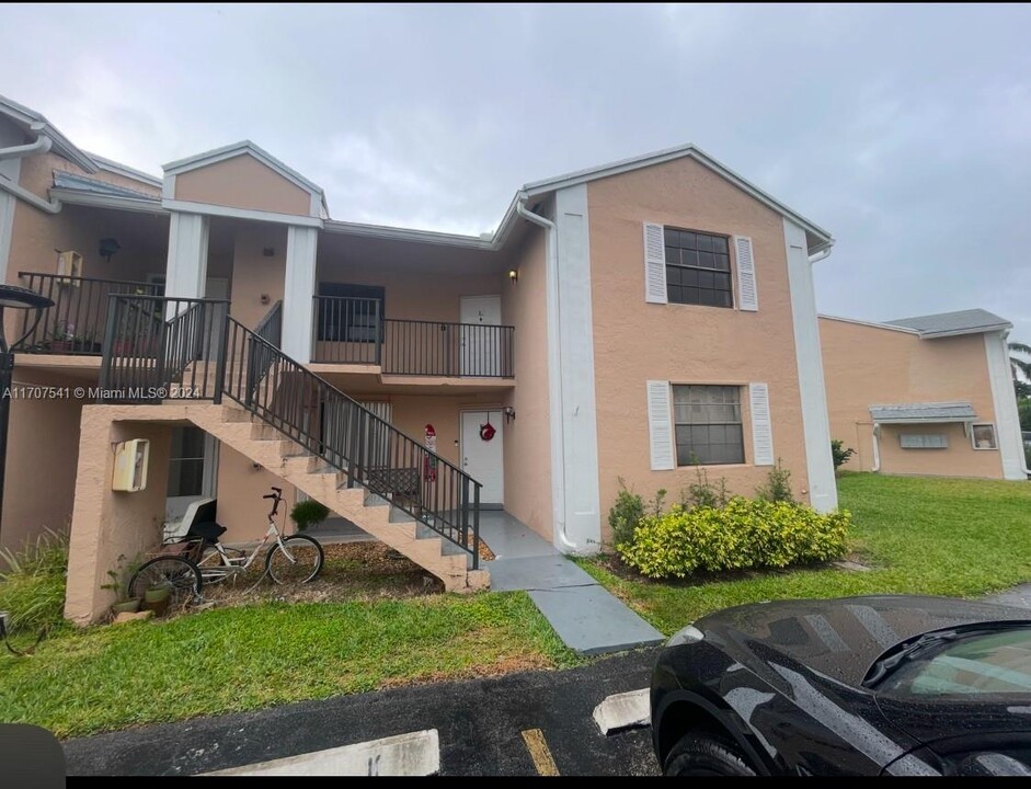 1022 Adams Ave in Homestead, FL - Building Photo