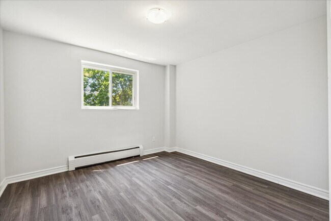 435 Grey Street in London, ON - Building Photo - Interior Photo