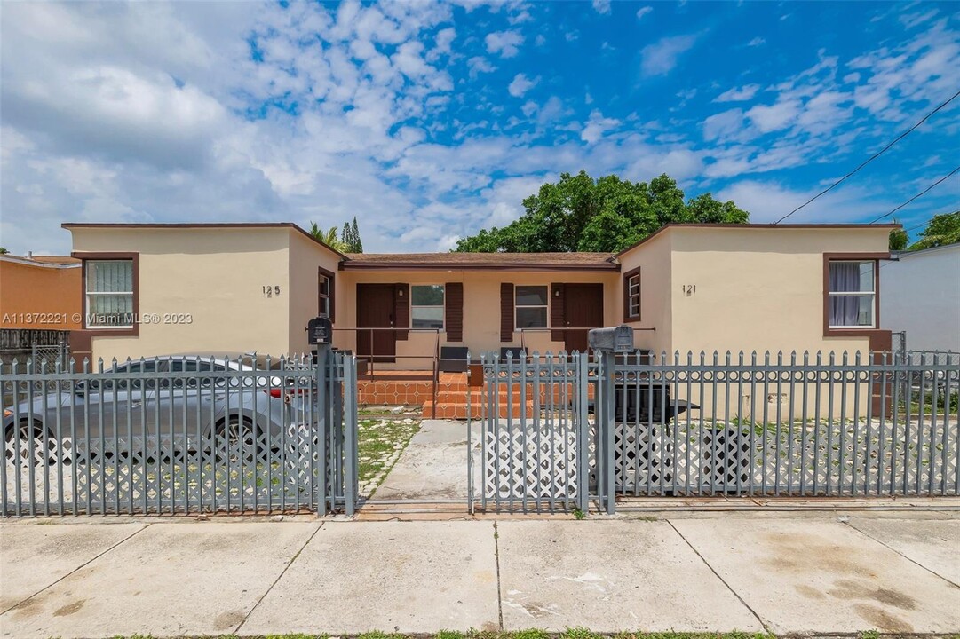 121 NW 68th Ter in Miami, FL - Building Photo