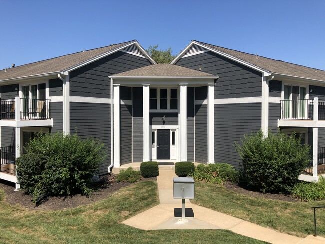 The Gables Of Mission Hills in Mission, KS - Building Photo - Building Photo