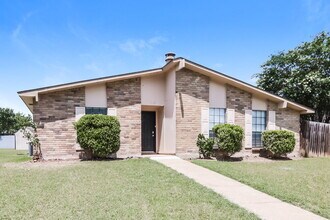 515 Nora Ln in Desoto, TX - Building Photo - Building Photo